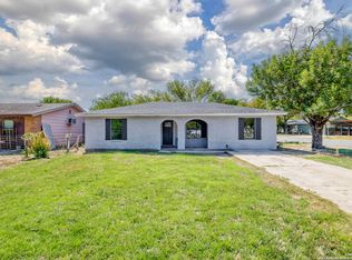 701 S Park St, Uvalde, TX 78801