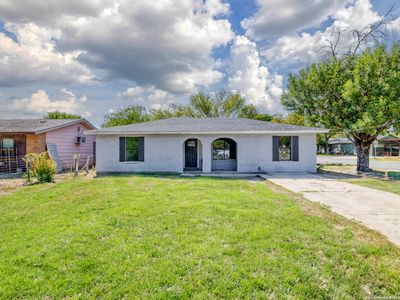 701 S Park St, Uvalde, TX, 78801