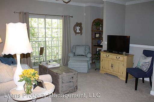 3rd image of 2502 Jerry Jones Dr APT 9
