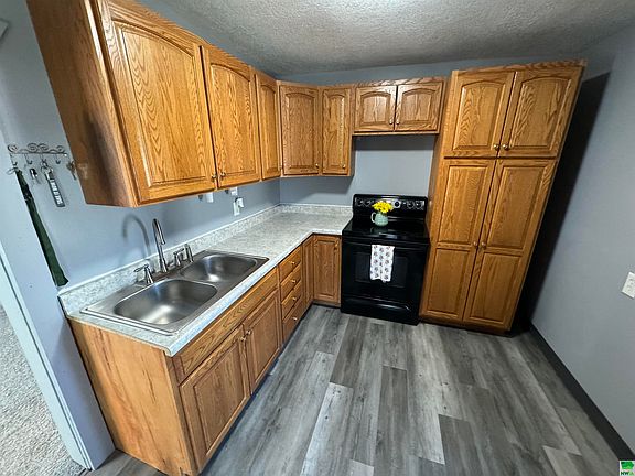 3rd image of 617 Florence Ave