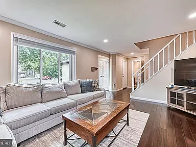 110 Hilltop Ct — Photo 12