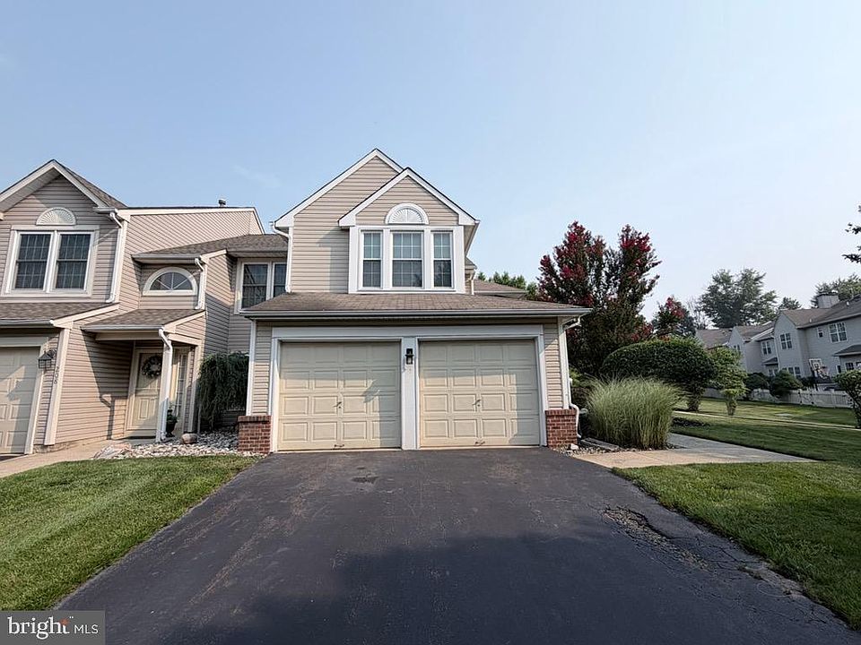 2nd image of 209 Waverly Ct