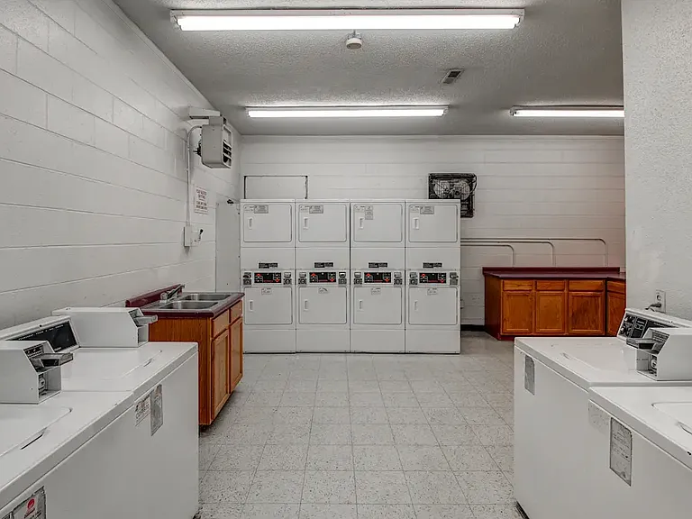 Sunset Rill Apartments — Photo 8