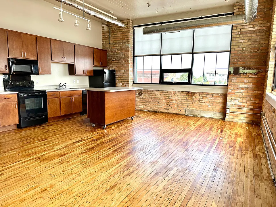 10 Sutphin St #204