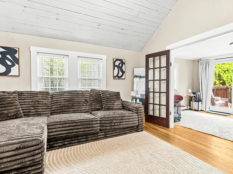 121 Franklin St #2 — Photo 4