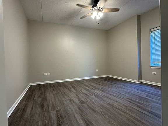 3rd image of 5045 N Northwest Hwy #201