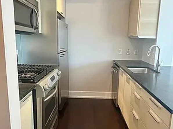 350 West 42nd Street image 5 of 10