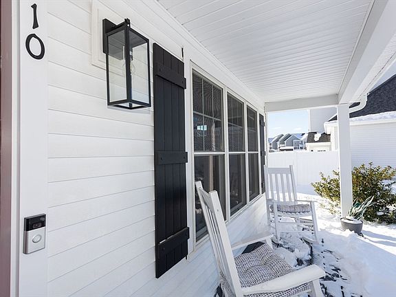 3rd image of 10 Bunker Ln