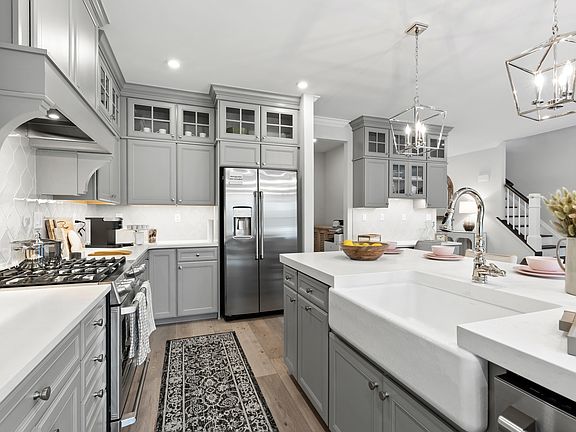 Gorgeous sun-lit kitchen