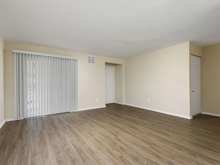 Sophias Place West — Photo 8