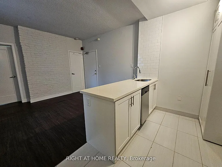 72 Wellesley St E #203 — Photo 10