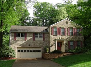 9823 Five Oaks Rd, Fairfax, VA 22031