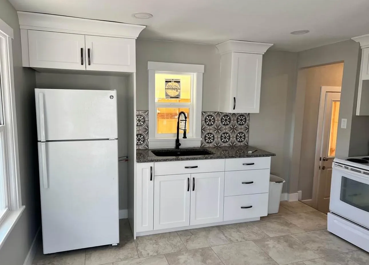 5 bed, 1344 sqft, $1,850 — Photo 2