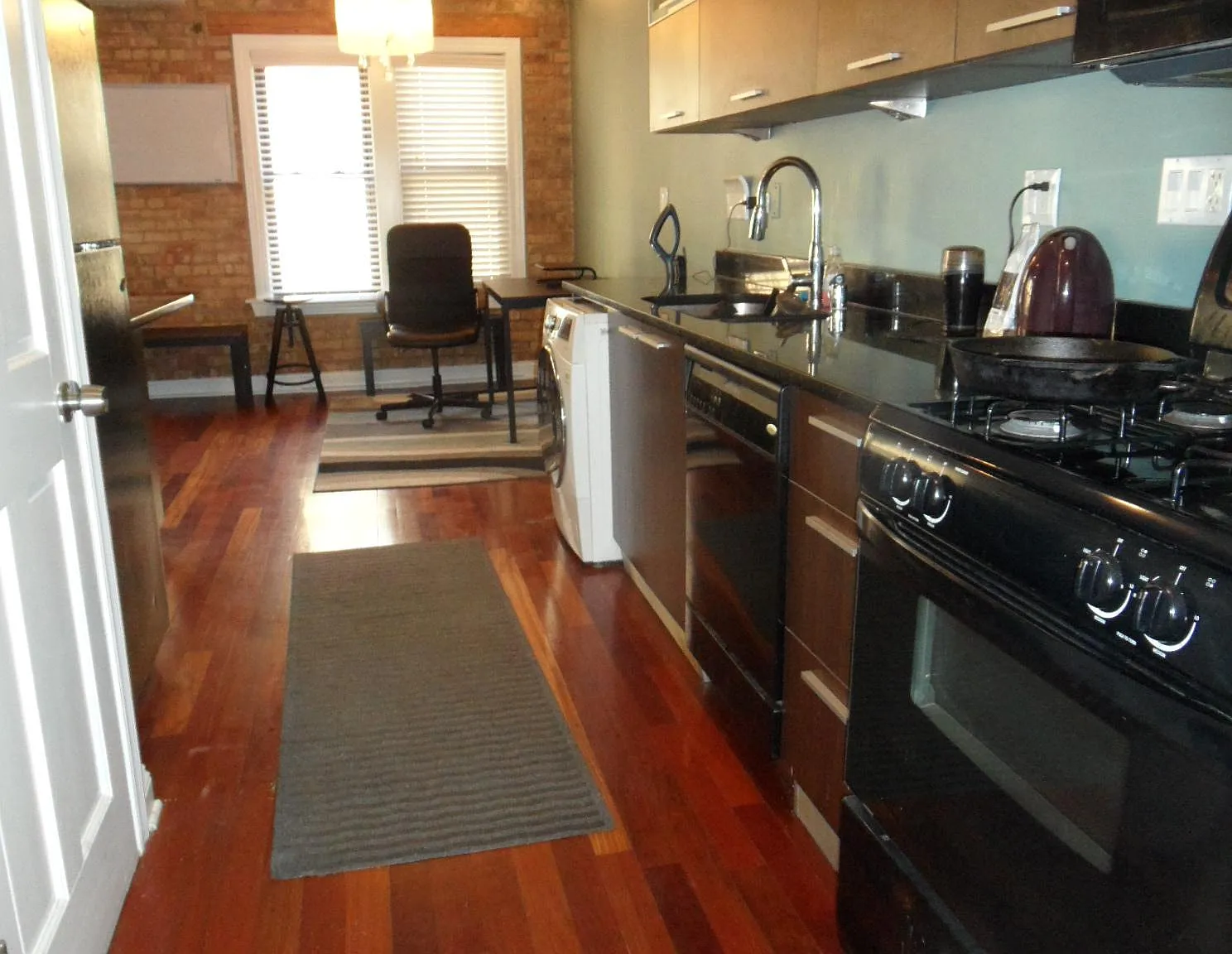 1 bed, 750 sqft, $1,700 — Photo 4