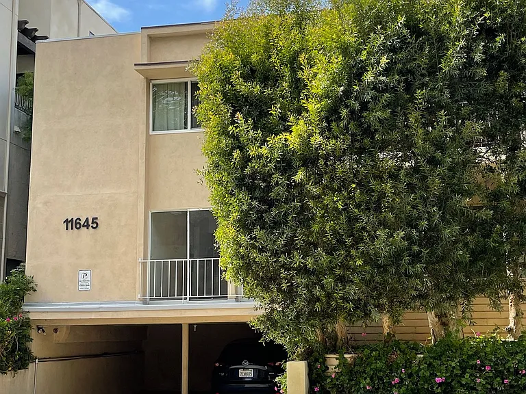 11645 Mayfield Ave #5 — Photo 12