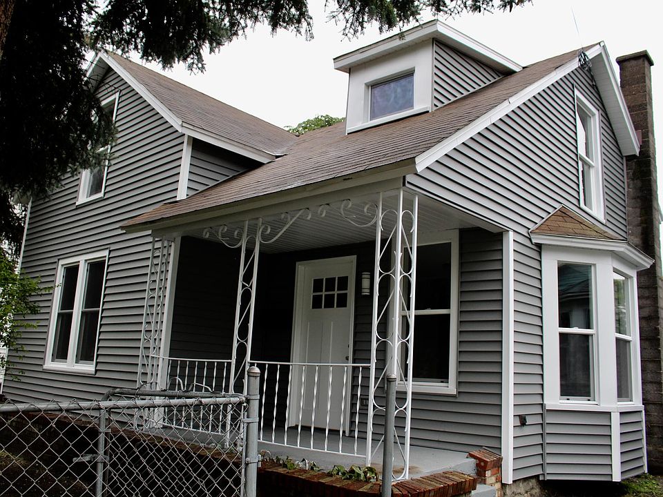 1st image of 1009 Broadway Ave NW
