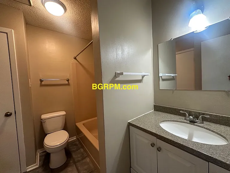 402 Shadow Oaks Dr — Photo 4