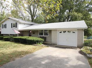 5109 Staten Dr, Godfrey, IL 62035