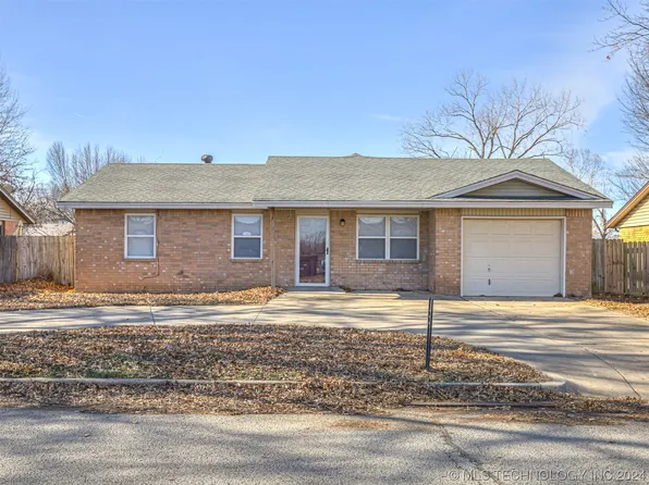 13666 S Hickory Pl, Glenpool, OK 74033