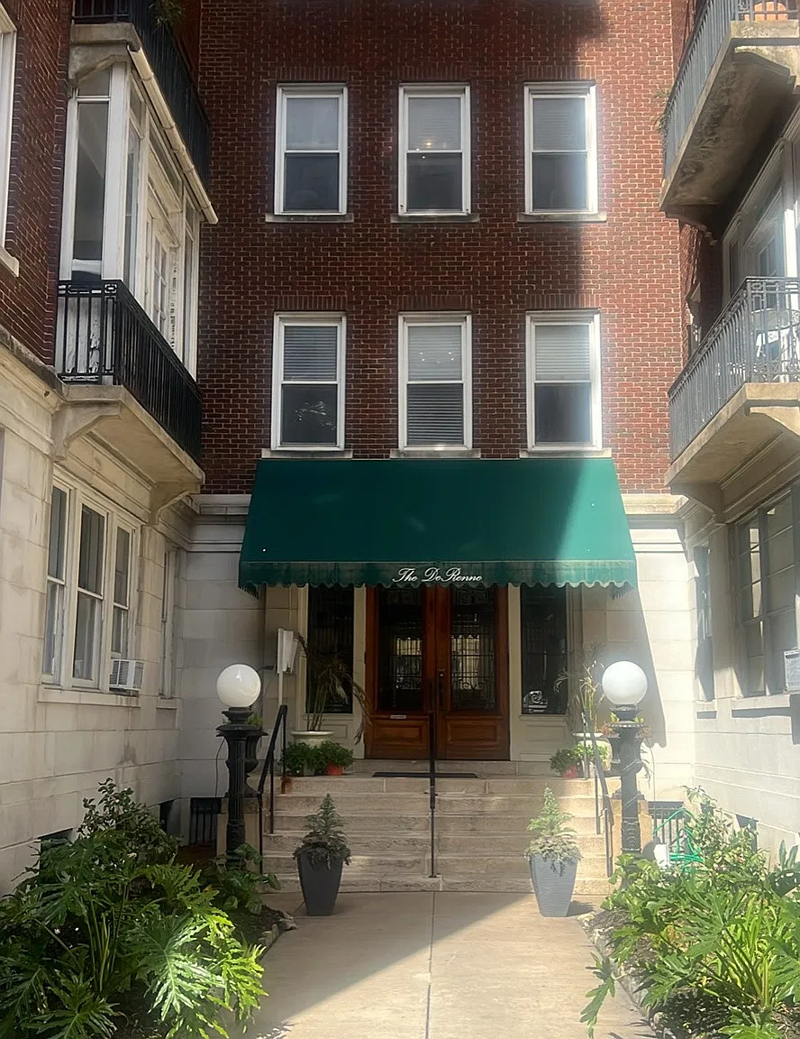 Studio, 500 sqft, $1,600 — Photo 2