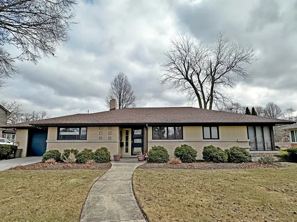 8323 Parkview Ave, Munster, IN 46321