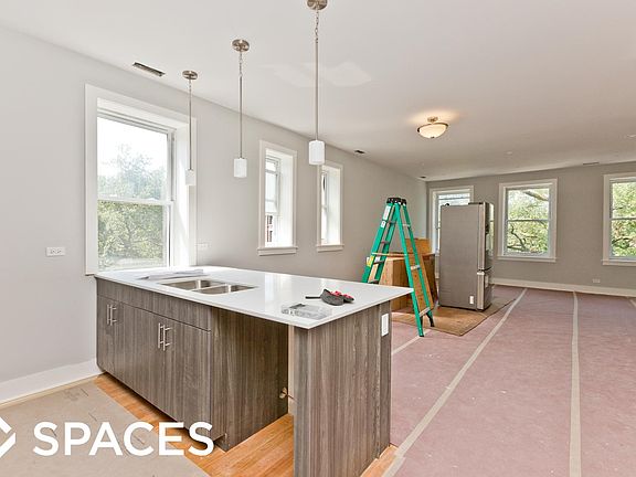 3rd image of 1855 W Dickens Ave
