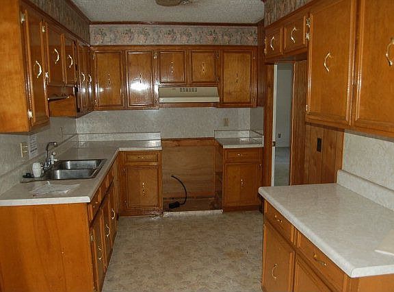 2nd image of 3723 Columbia Dr