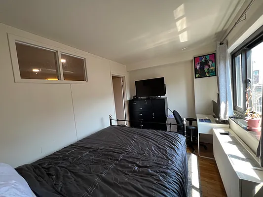 Rented by AZ REALTY NYC LLC | media 22