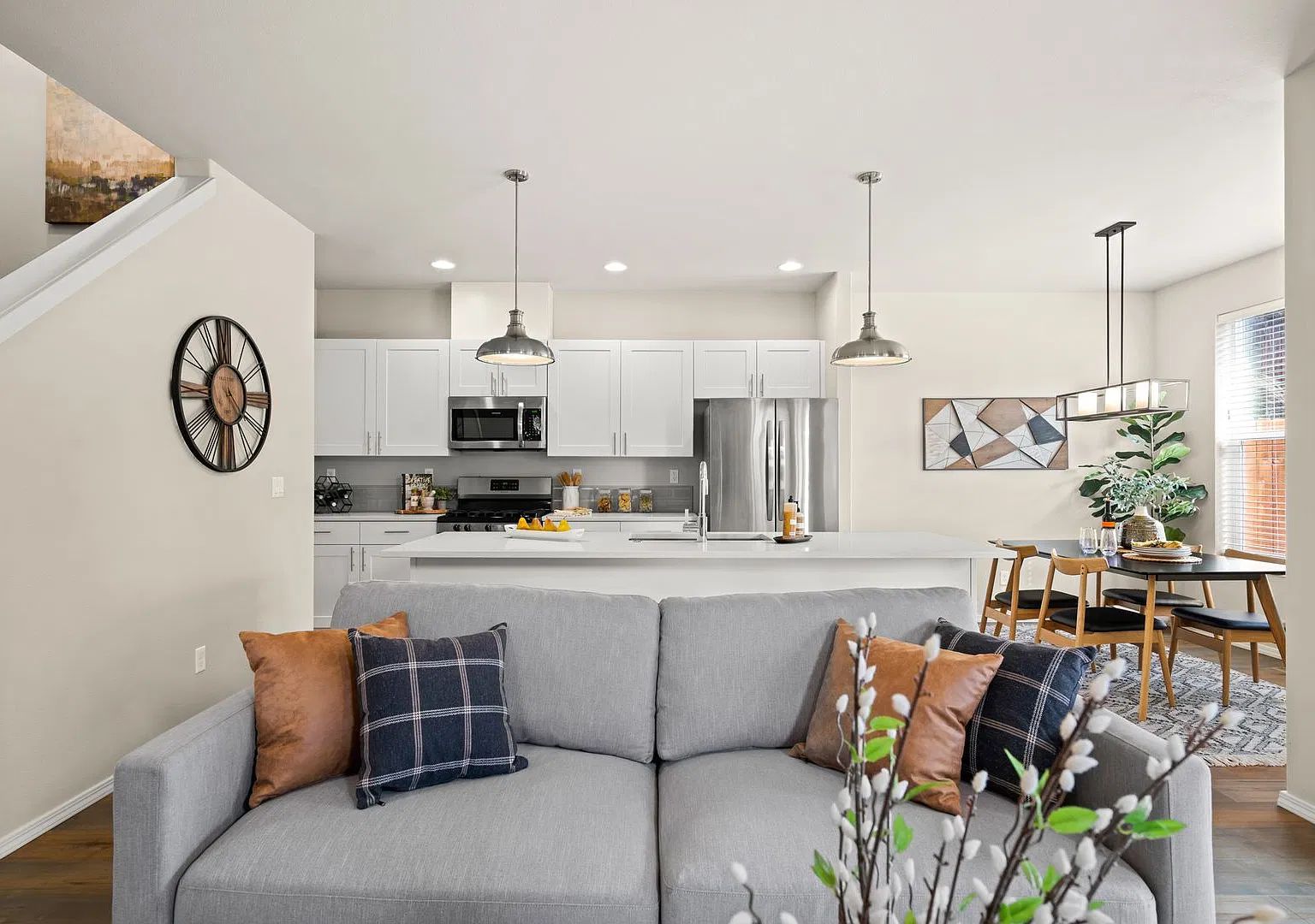 3 Bedroom Pet Friendly Townhome — Photo 2