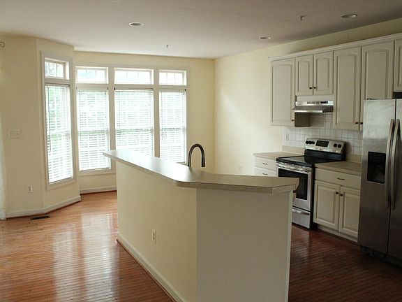 3rd image of 17 Chatterly Ct