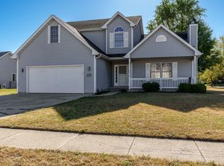 569 Gershwin Ln, Machesney Park, IL 61115