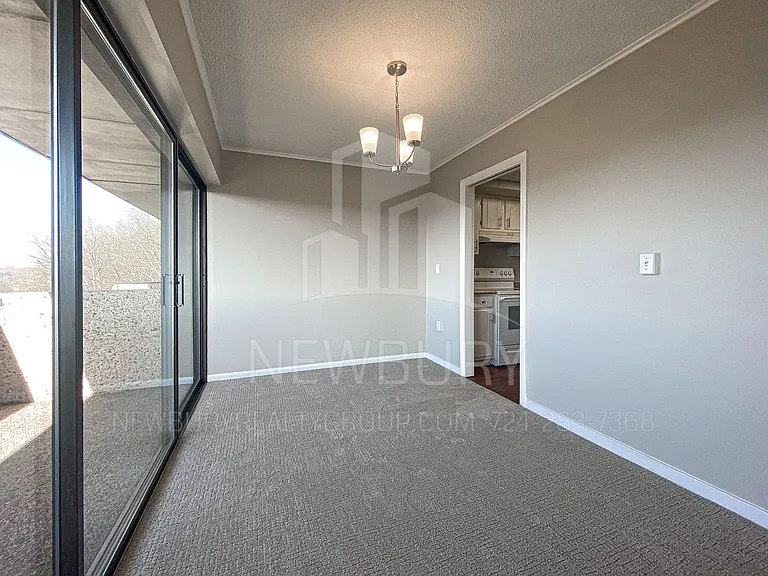 530 N Main Street - The Townhouse. — Photo 77