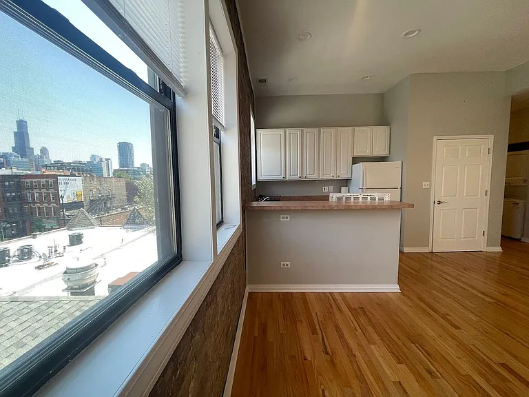 1132-1136 W Grand Ave #506-508 — Photo 5