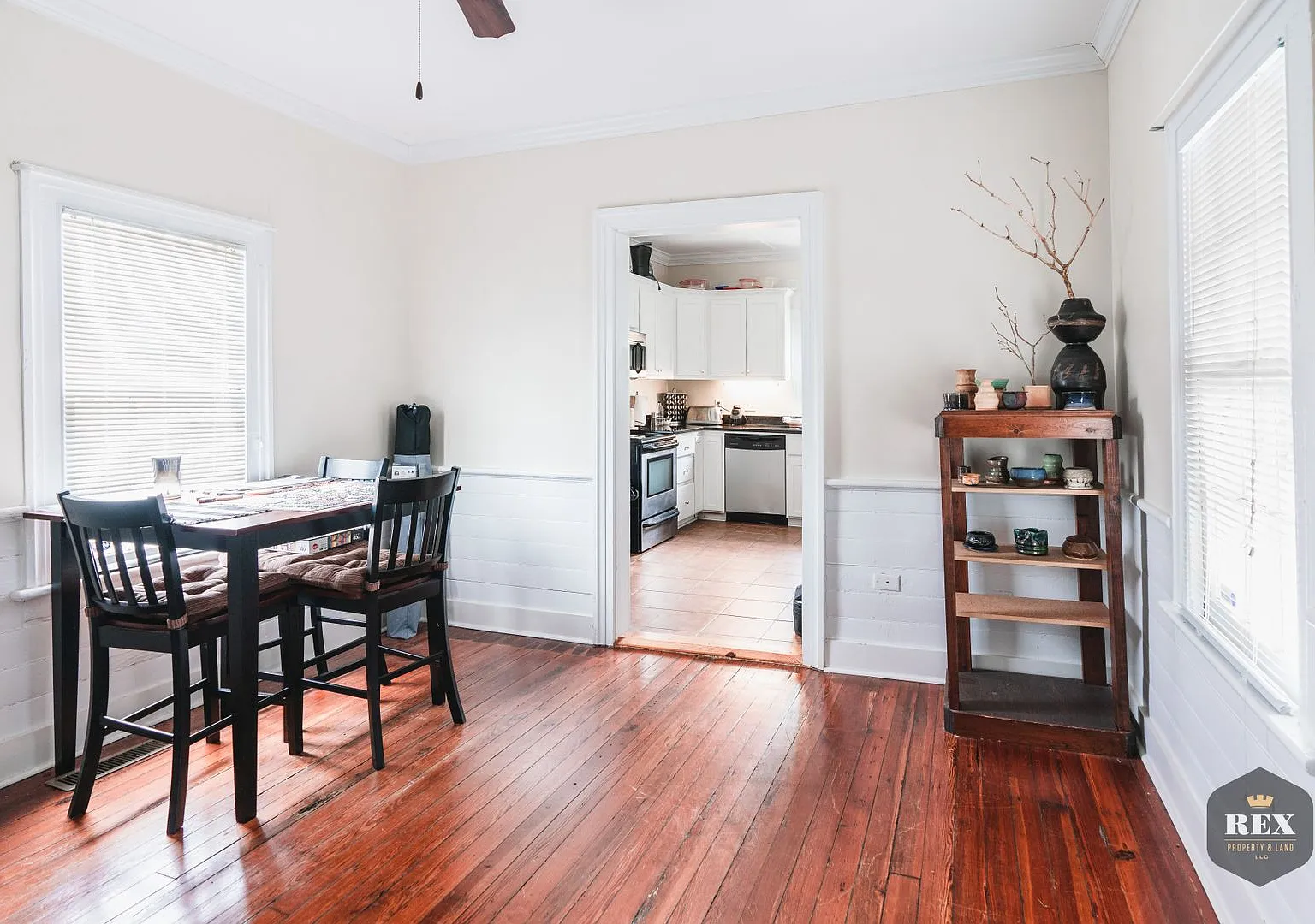 Beautiful 2 Bedroom Home with Stainless Steel appliances and Granite Countertops — Photo 4