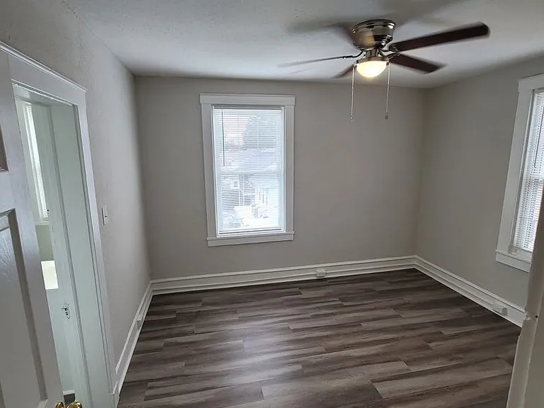 2400 Barton Ave — Photo 14
