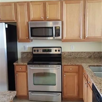 3rd image of 3600 Oaks Clubhouse Dr APT 505