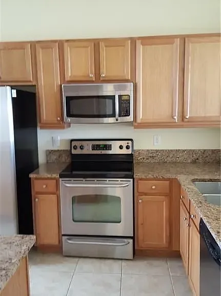 3600 Oaks Clubhouse Dr #505 — Photo 3