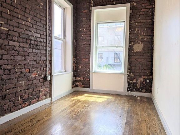 4th image of 305 Hart St #10