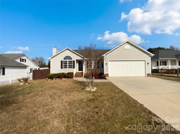 3662 Farm Lake Dr SW, Concord, NC 28027
