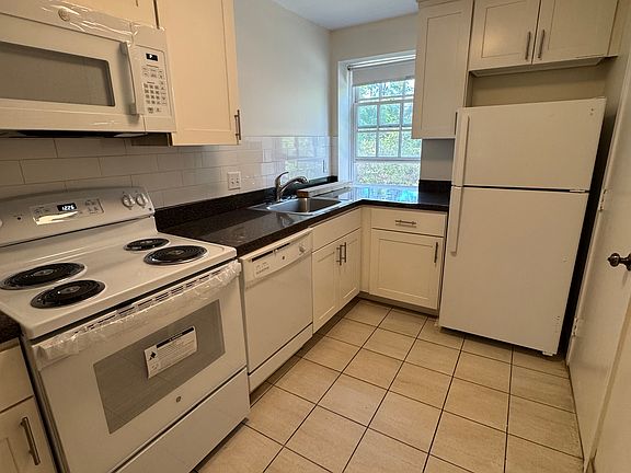 4th image of 34 Worthen Rd #3