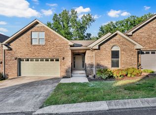 445 Country Club Ct, Clarksville, TN 37043