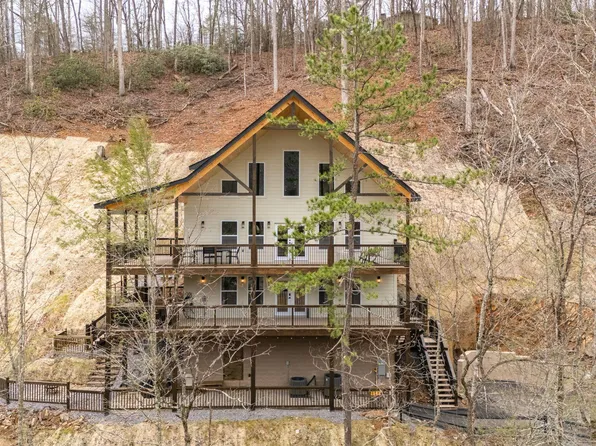 1138 Cole Ln, Gatlinburg, TN 37738