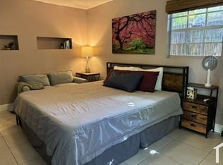 2242 Scott St, Hollywood, FL 33020