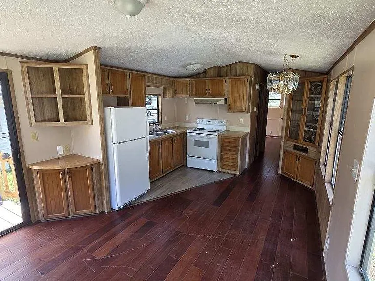 4001 W Silver Springs Blvd — Photo 6