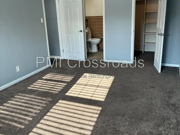 Riviera Manor — Photo 22