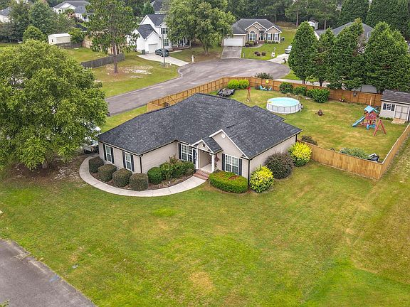 4th image of 106 Rosewood Cir