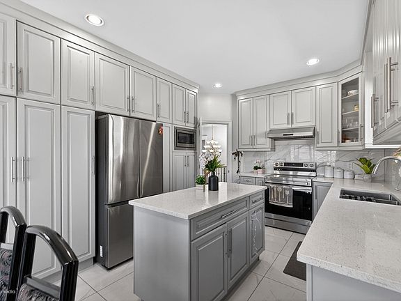 3rd image of 6280 137b St