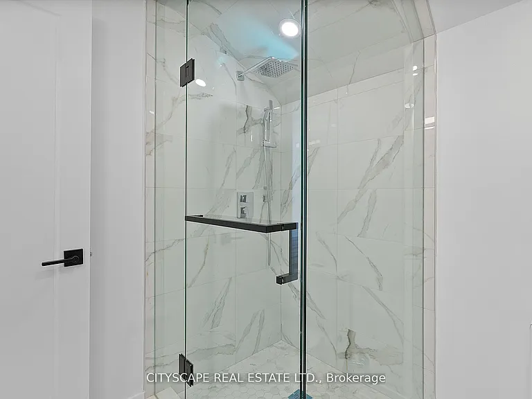 587 Oakwood Ave #2 — Photo 21