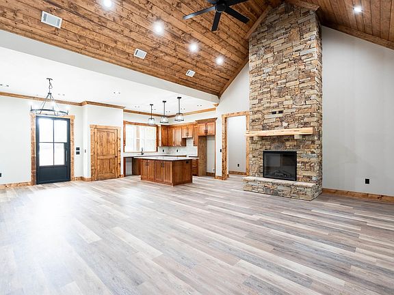 3rd image of 60 Mountain Aire Dr