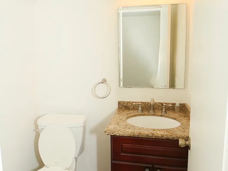 543 Victoria St #O — Photo 11